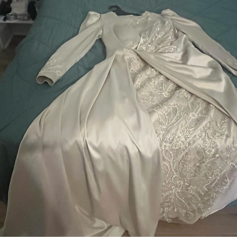 Elegant Cream Long-Sleeve Embellished Mother of the groom dress. - Picture 2 of 4